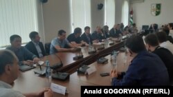 Слушания по выработке внешнеполитической доктрины Абхазии с участием политических партий и общественных организаций