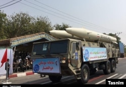 موشک بالستیک ذوالفقار در مراسم رژه نیروهای مسلح ایران در بندرعباس