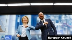 Претседателката на Европската комисија Урсула ван дер Лајен и претседателот на Европскиот совет Шарл Мишел, архивска фотографија