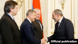 Armenia -- Prime Minister Nikol Pashinian (R) meets with the co-chairs of the OSCE Minsk Group in Yerevan, February 20, 2019.