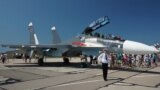 Російський літак Су-30 на військовому аеродромі в Новофедорівці під Саками під час авіасвята, липень 2015 року