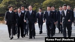 Делегация Северной Кореи на переговорах в Панмунджоме.