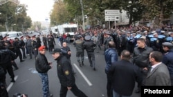 Armenia - Mashtots Avenue in Yerevan blocked by riot police after clashes with protesters, 5Nov2013.