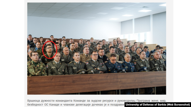 Diplomati rus, Aleksandar Krasii, mes mësimdhënësve dhe pjesëmarrësve në trajnim në Shkollën e Mbrojtjes Kombëtare, institucion ushtarak arsimor në Serbi, më 8 nëntor 2022.