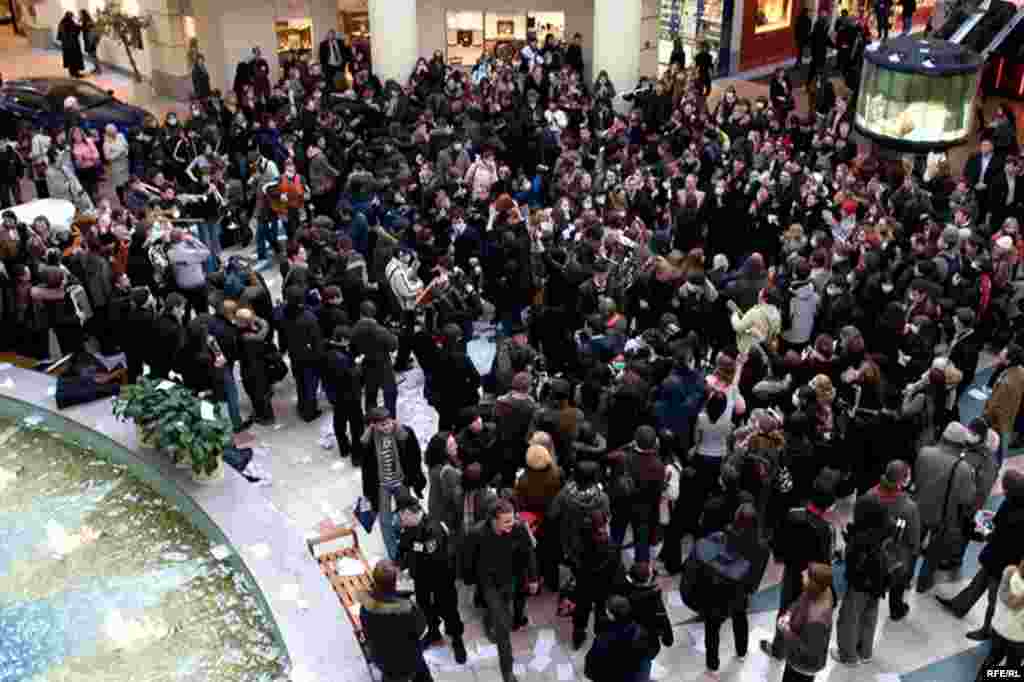 Народу было очень много...