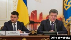 Президент України Петро Порошенко (праворуч) та спікер Верховної Ради Володимир Гройсман. Червень 2015 року