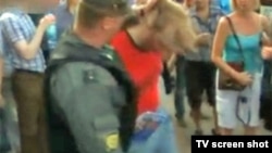 Police violently attack opposition protesters in St.Petersburg.