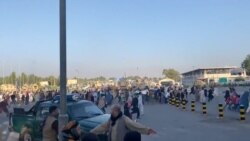 Skena kaotike nga aeroporti teksa afganët përpiqen të ikin