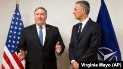 Sekretari amerikan i Shtetit, Mike Pompeo dhe shefi i NATO-s, Jens Stoltenberg 