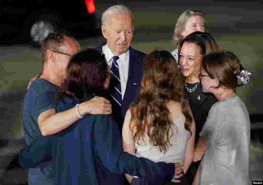 Președintele SUA, Joe Biden, și vicepreședinta Kamala Harris vorbesc cu Alsu Kurmașeva și familia jurnalistei, redactor pentru Serviciul Tătar-Bașkir al RFE/RL. Ziarista a fost reținută de autorități în iunie 2023, în timp ce-și vizita rudele din regiunea centrală a Rusiei, Tatarstan.