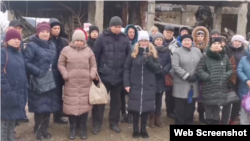 Жителі Маріуполя, чиє розбомблене житло знесли, виходили на мітинги і вимагали компенсації від окупаційної влади. Грудень 2023 року