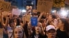 Сотні людей вийшли на акції проти рішення Верховної Ради ухвалити законопроєкт щодо НАБУ та САП. Акції відбуваються у Києві, Львові, Одесі та Дніпрі