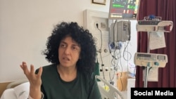 Nedatirana fotografija iranske nobelovke Narges Mohamadi u bolnici.