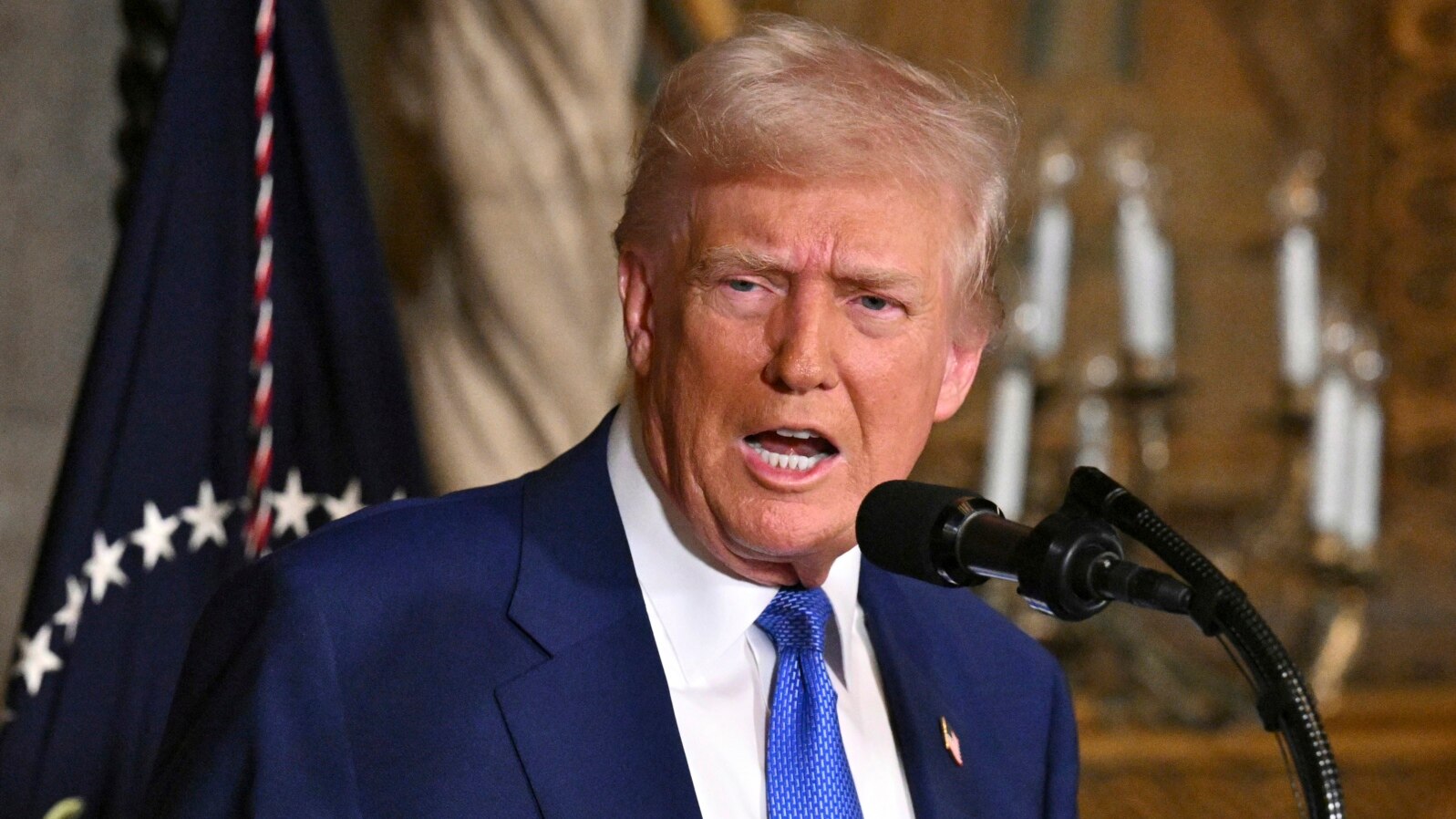 Președintele american Donald Trump, la conferința de presă de la Mar-a-Lago, Florida, din 18 februarie. 