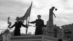 Május 1-i ünnepség a Hősök terén 1947-ben