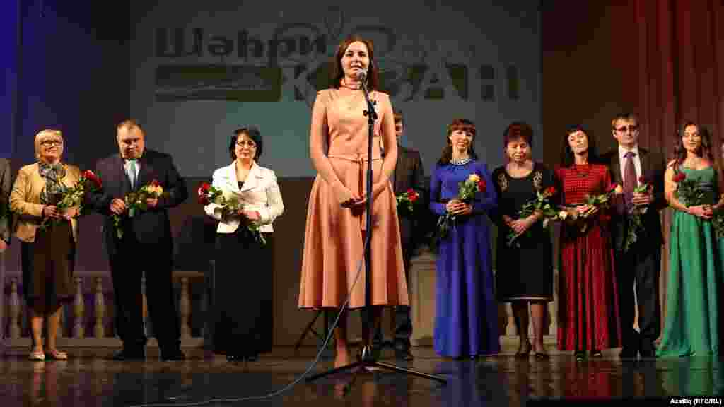 25 яшьлек &quot;Шәһри Казан&quot; газетасының 25 хезмәткәре сәхнәгә чыкты