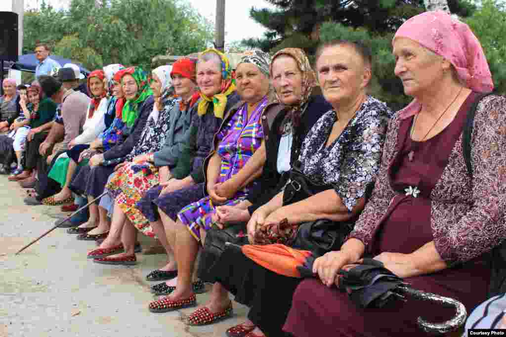 12 august 2014. Potret de grup la ţară