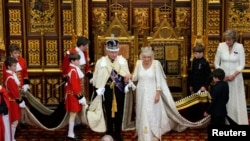 Regele Charles al III-lea al Marii Britanii și regina Camilla participă la deschiderea de stat a Parlamentului, la Palatul Westminster, la Londra.