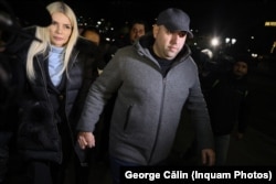 Soții Laura Vicol și Vladimir Ciorbă părăsesc sediul Curții de Apel București, 4 februarie 2025