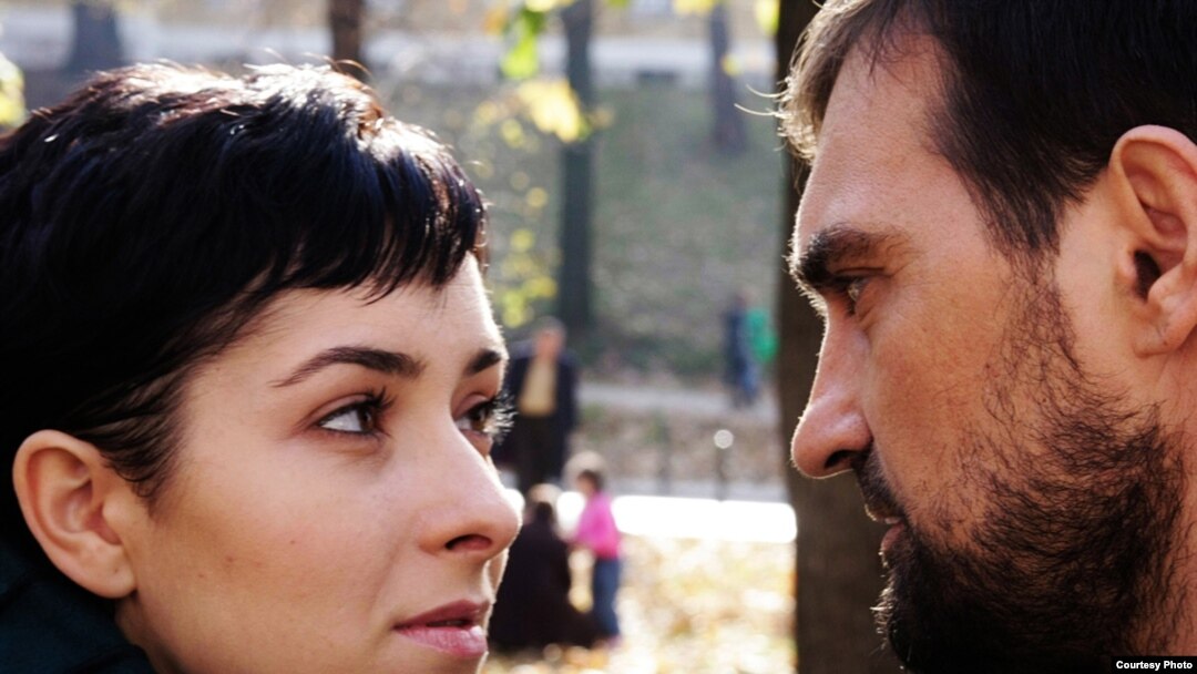 Zrinka Cvitešić i Leon Lučev kao Luna i Amar u "Na putu"