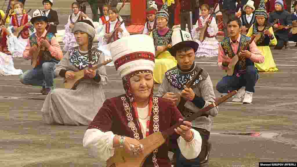 Uzbekistan / Kyrgyzstan - October 26 Uzbek delegation consisting of 140 people came to the city of Osh.