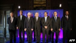 ABŞ-nyň döwlet sekretary Jon Kerri we öňdebaryjy diplomatlar Parižde Siriýanyň oppozisiýa agzalary bilen duşuşdy. 