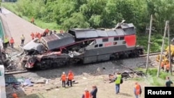 Posljedice urušavanja mosta i iskakanja voza iz šina u ruskoj oblasti Brjansk, 1. juna 2025.