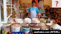 Azyk harytlaryny satýan söwdagär.