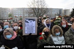 Тисячі людей на прощанні з убитим Романом Бондаренком, Мінськ, 20 листопада 2020 року