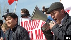 Supporters of detained opposition politician Omurbek Tekebayev, the leader of the Ata Meken (Fatherland) party, hold a rally to demand his release in Bishkek, Kyrgyzstan, on February 27.
