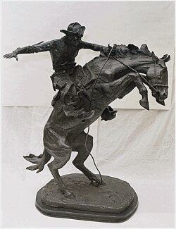 Объездчик бронко. Скульптура Ф. Ремингтона 1909