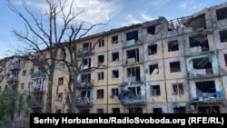 Разьбіты расейскім паветраным ударам жылы дом у Краматорску, 5 траўня 2026 году