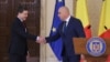 Нікушор Дан (зліва) заявив, що Іліє Боложан (справа) є «найбільш підходящою людиною» для цієї роботи, яка включає вирішення бюджетної кризи