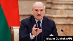 Belarusian strongman Alyaksandr Lukashenka "has shown that he will stop at nothing to maintain his hold on power in his struggle against his own people." said the director-general of Deutsche Welle, one of the three news sites affected. (file photo)