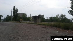 Фото автора: «отремонтированная» породой с террикона дорога на шахту Киселева