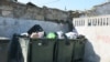 В курортный сезон из-за наплыва туристов объем мусора на побережье стремительно растет