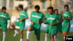 فدراسيون فوتبال جمهوری اسلامی ايران از همه مسابقه های بين المللی محروم شده است.