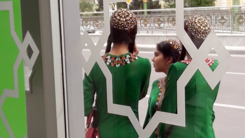 Türkmenistanda ‘gyzlaryň ahlagy’ baradaky ýygnaklar Aşgabatda-da geçirildi