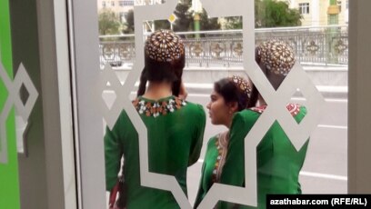 Танымал ресейлік әртістердің жалаңаш суреттері