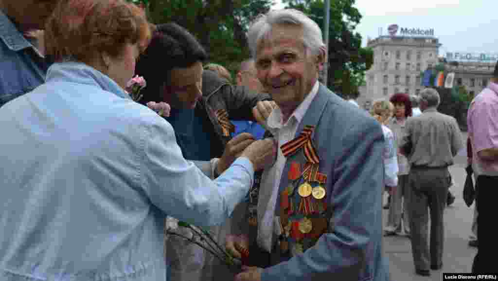 Printre medalii, si panglica Sf. Gheorghe, un simbol rusesc al victoriei asupra fascismului.