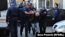 Crnogorska policija privodi pučiste, 16. oktobar 2016.