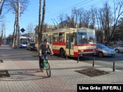 Mersul pe bicicletă este benefic atât pentru om, cât și pentru mediul înconjurător.