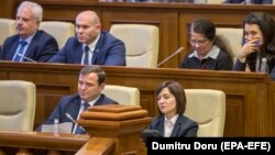 Maia Sandu şi Andrei Năstase (în primul rând), în ziua demiterii guvernului prin moţiune de cenzură. 12 noiembrie 2019