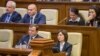 Maia Sandu şi Andrei Năstase (în primul rând), în ziua demiterii guvernului prin moţiune de cenzură. 12 noiembrie 2019