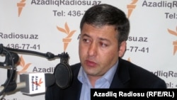 Эльчин Намазов в студии АзадлыгРадиосу. Архивное фото