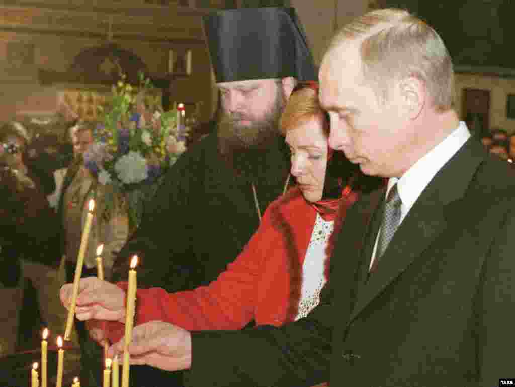 Putin and his wife, Lyudmila, attend a requiem for the victims of the September 11, 2001, terrorist attacks.