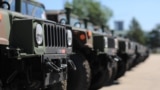 Makinat ushtarake Humvee të prodhimit amerikan, që FSK-ja i posedon. Fotografi nga arkivi.
