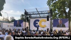 Лідер «Європейської солідарності» Петро Порошенко виступає на партійному з’їзді у Києві, 31 серпня 2020 року