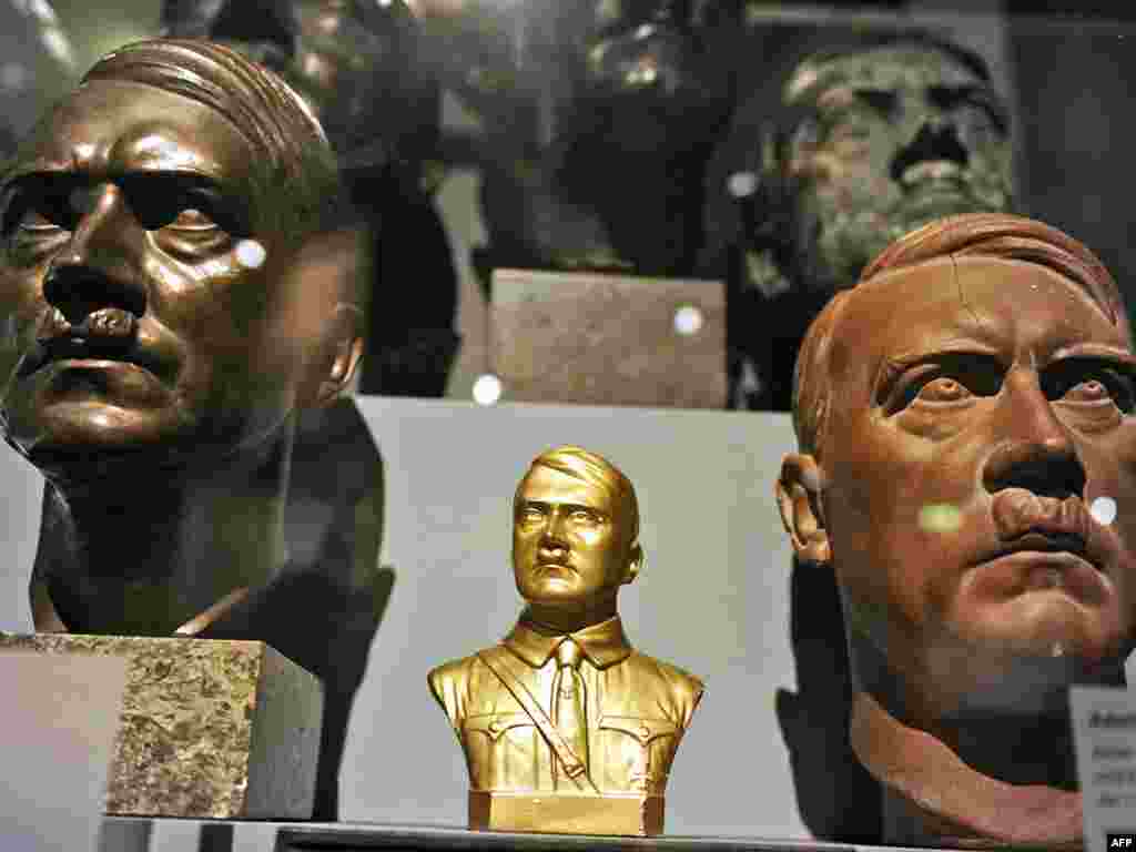 Busturi expuse în expoziție - AFP PHOTO / ODD ANDERSEN 