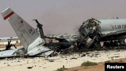 Уничтоженный самолет дальнего радиолокационного обнаружения Boeing E-3 Sentry ВВС США на авиабазе "Принц Султан" в Саудовской Аравии после иранского воздушного удара. 29 марта 2026 года